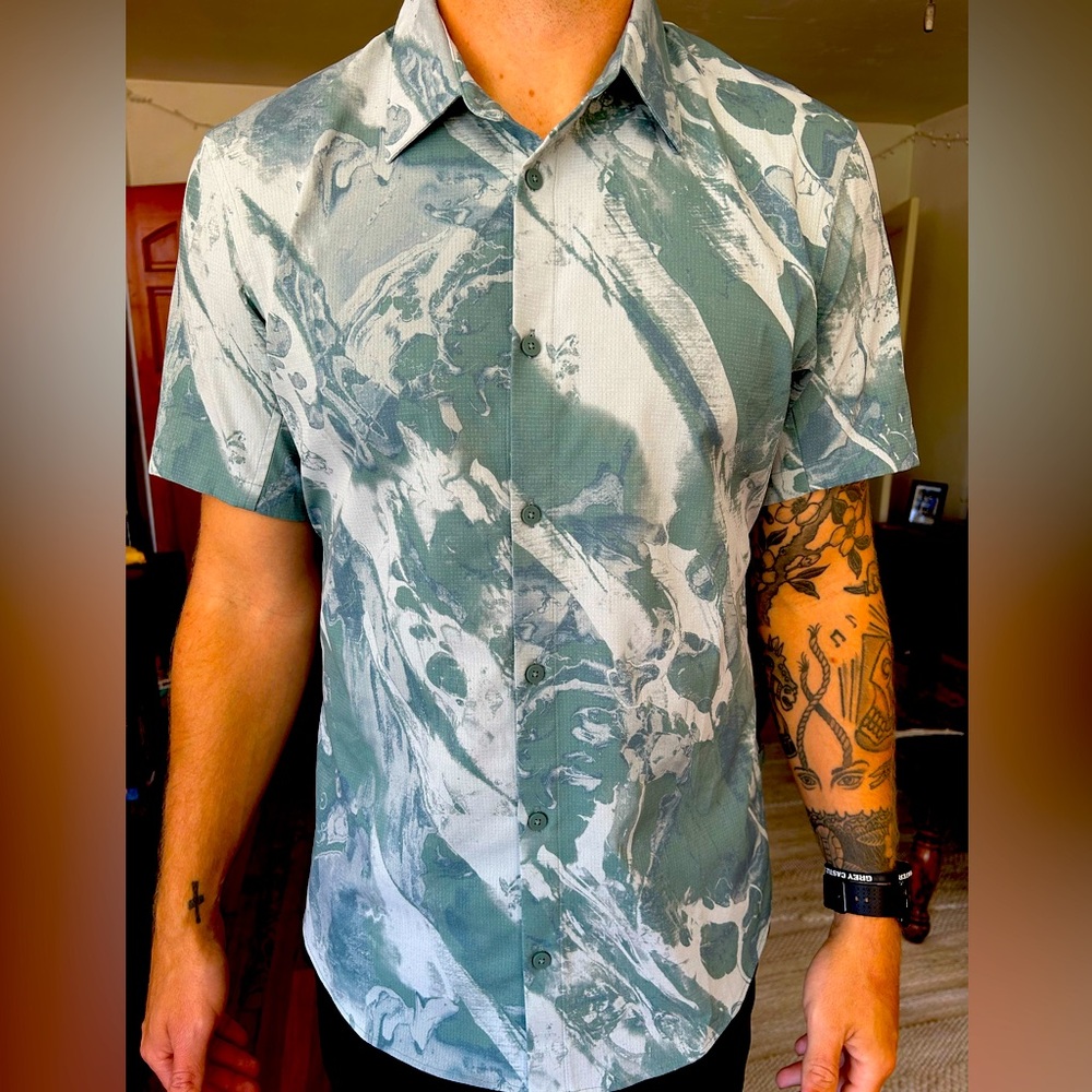 Lululemon short sleeve button-up, green